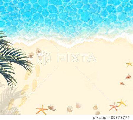 上から見た夏の砂浜とエメラルドグリーンの海の波打ち際に貝殻とサンダルと足跡のあるヤシの背景素材 89378774