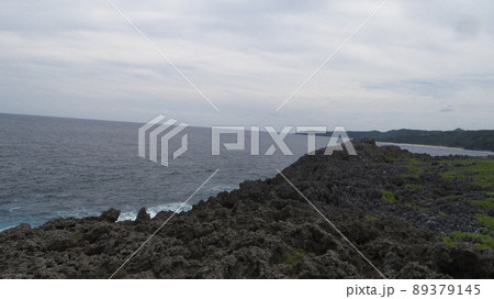 沖縄本島最北端の岬　辺戸岬 89379145