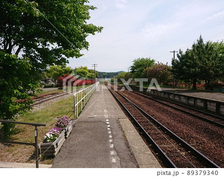 ローカル線の田舎の交換駅、のと鉄道能登中島駅穴水方 ローカル線の田舎の交換駅、のと鉄道能登中島駅穴水方 89379340