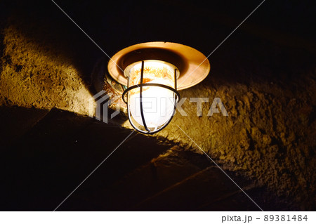 旧国鉄 篠ノ井線 明科 廃線トンネル内の古いランプ04 89381484