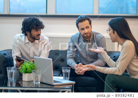 Team of coworkers holding their meeting in a modern office 89382481