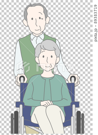 シニア夫婦 - 車椅子に座るおばあさんと、車椅子をひくおじいさん 89383719