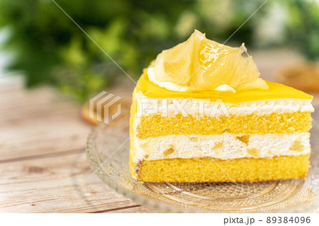 夏みかんのショートケーキとコーヒー 89384096