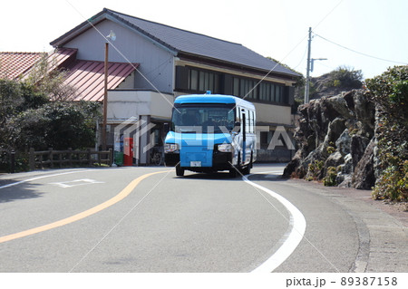 室戸岬前のバス路線をを走る阿佐海岸鉄道のDMV 89387158