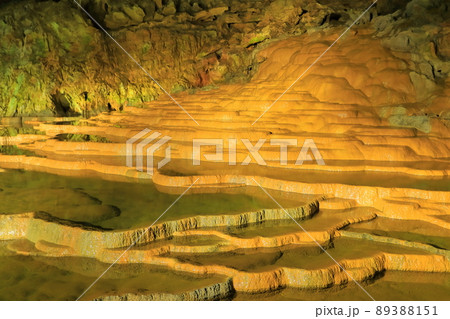 【山口県】秋芳洞の百枚皿（秋吉台国定公園） 89388151