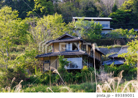 日本の岡山県美咲町の古くてとても美しい建物 日本の岡山県美咲町の古くてとても美しい建物 89389001