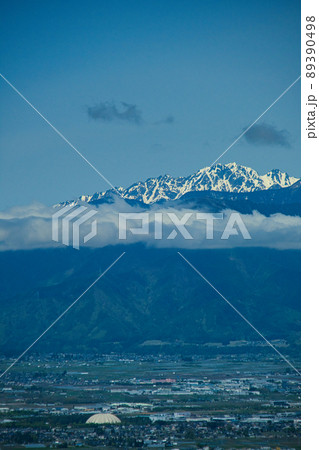 長野県片丘展望台からの北アルプス 89390498