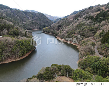 椎葉村の椎葉ダム湖湖畔の空撮 89392178