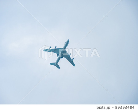高高度を飛行する早期警戒管制機 高高度を飛行する早期警戒管制機 89393484
