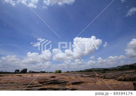 Tsavo East National Park　Lugard's Falls　の流れ 89394174