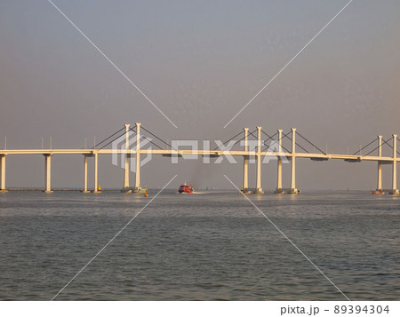 Sunny view of the Amizade Bridge 89394304