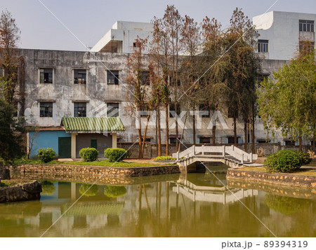 Sunny view of downtown cityscape 89394319