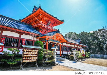 愛媛 道後温泉 伊佐爾波神社 急階段と赤い社 愛媛 道後温泉 伊佐爾波神社 急階段と赤い社 89395415