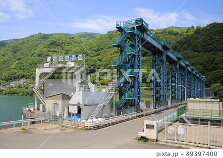 徳島県三好市　池田ダム 89397400