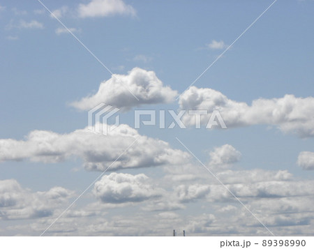 検見川浜の四月の青い空と白い雲 検見川浜の四月の青い空と白い雲 89398990