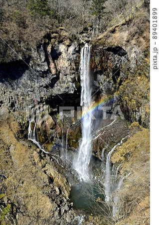 虹かかる華厳の滝 89401899