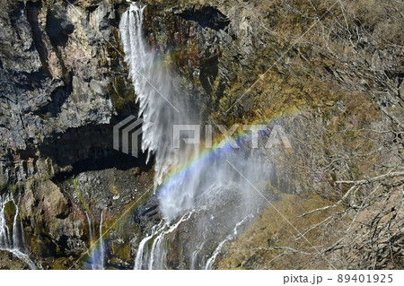 虹かかる華厳の滝 89401925
