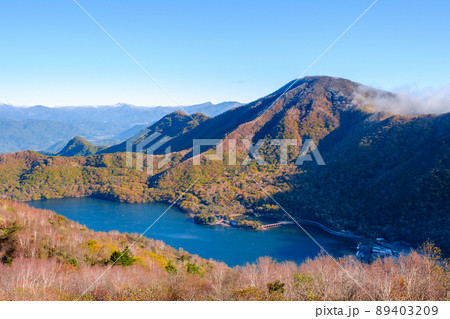 秋の赤城山（地蔵岳山頂から大沼・黒檜山を望む） 89403209