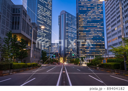 《東京都》新宿副都心・オフィス街の夜景 89404182