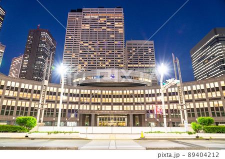 《東京都》新宿副都心・オフィス街の夜景 89404212