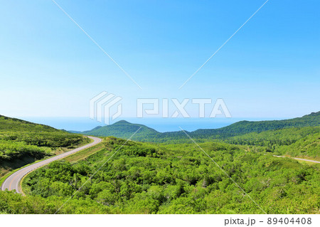 北海道 青空の知床風景とオホーツク海 北海道 青空の知床風景とオホーツク海 89404408
