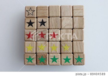 Wooden cubes reviews stars and feedback closeup Wooden cubes reviews stars and feedback closeup 89404589
