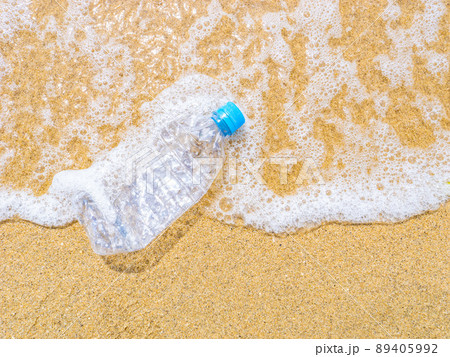 潰れたペットボトル