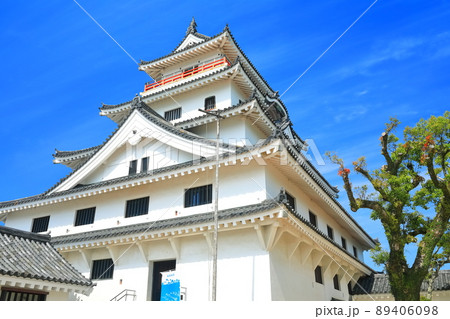 【佐賀県】晴天下の唐津城天守閣 【佐賀県】晴天下の唐津城天守閣 89406098