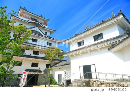 【佐賀県】晴天下の唐津城天守閣 89406102