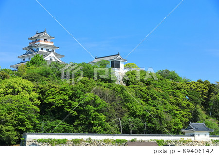 【佐賀県】晴天下の唐津城天守閣 89406142