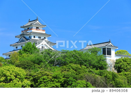 【佐賀県】晴天下の唐津城天守閣 【佐賀県】晴天下の唐津城天守閣 89406308