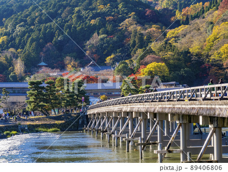 嵐山　渡月橋　紅葉 89406806