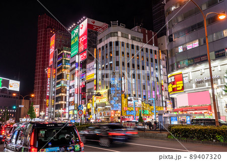 《東京都》新宿歌舞伎町・夜の歓楽街 《東京都》新宿歌舞伎町・夜の歓楽街 89407320