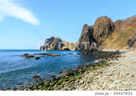 北海道室蘭市、新富町の断崖絶壁【4月】 北海道室蘭市、新富町の断崖絶壁【4月】 89407603