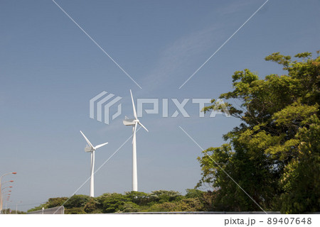 風力発電機のある風景 風力発電機のある風景 89407648