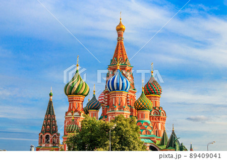 St. Basil's Cathedral on Red Square in Moscow, Russia 89409041