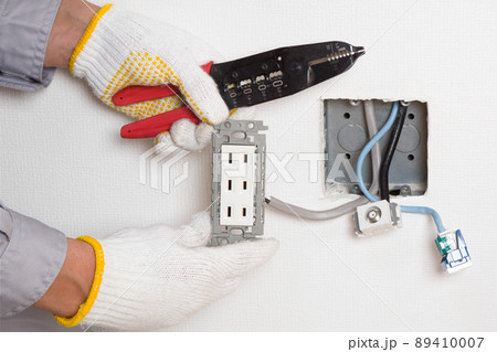 コンセント工事現場 電気工事現場 コンセント工事現場 電気工事現場 89410007