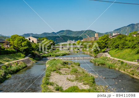 新緑の京都鴨川 御蔭橋 新緑の京都鴨川 御蔭橋 89411098