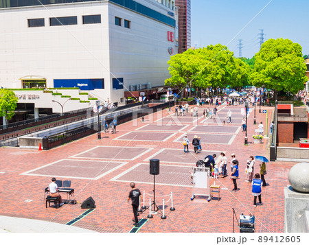GWの駅前イベントとストリートピアノ　多摩センター 89412605