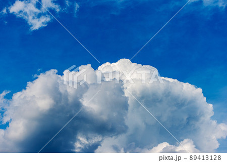 Beautiful Cumulus Clouds on Clear Blue Sky - Photography Full Frame 89413128