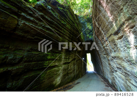 千葉県 富津市 燈籠坂大師の切通しトンネル 千葉県 富津市 燈籠坂大師の切通しトンネル 89416528