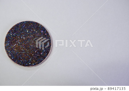 紺色のコースターと灰色の背景 89417135