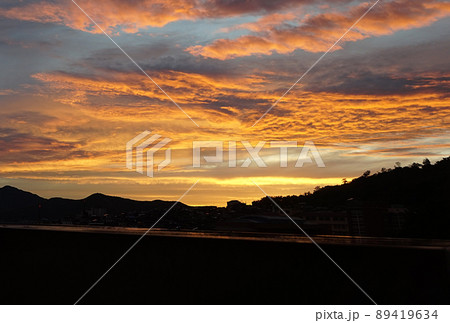 夕焼け 空 雲 89419634