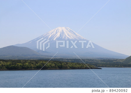 本栖湖と富士山 89420092