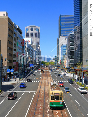 広島市を走る広島電鉄路面電車 広島市を走る広島電鉄路面電車 89420149