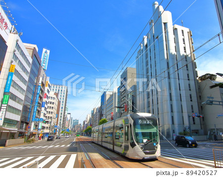 広島市を走る広島電鉄路面電車 広島市を走る広島電鉄路面電車 89420527