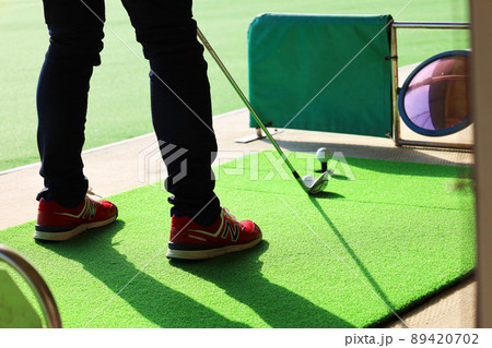 夕方のゴルフ練習場・打ちっぱなし 夕方のゴルフ練習場・打ちっぱなし 89420702