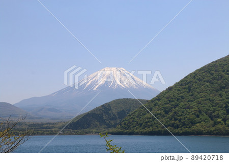 本栖湖と富士山 89420718