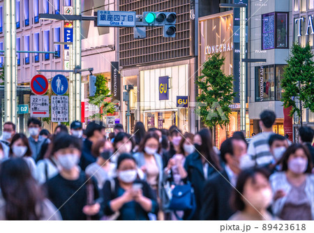 日本の東京都市景観 5月GW。3年ぶり、行動制限がないゴールデンウィーク。銀座は多くの人出＝5月3日 89423618