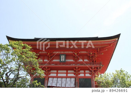 若葉薫る京都音羽山清水寺 若葉薫る京都音羽山清水寺 89426691